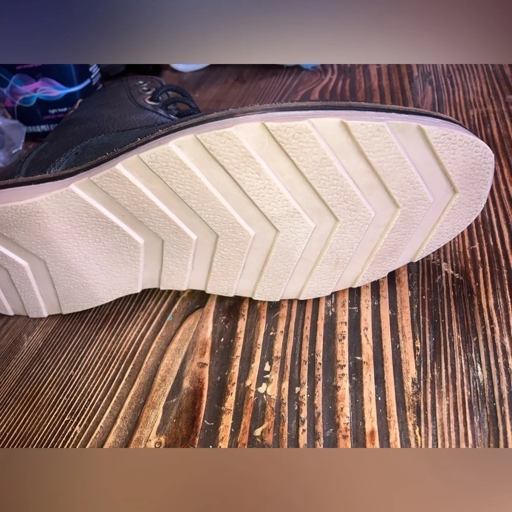 Crevo excellent worn